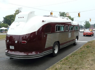 Illustration for article titled A Vintage Flxible Puts All Other RVs To Shame